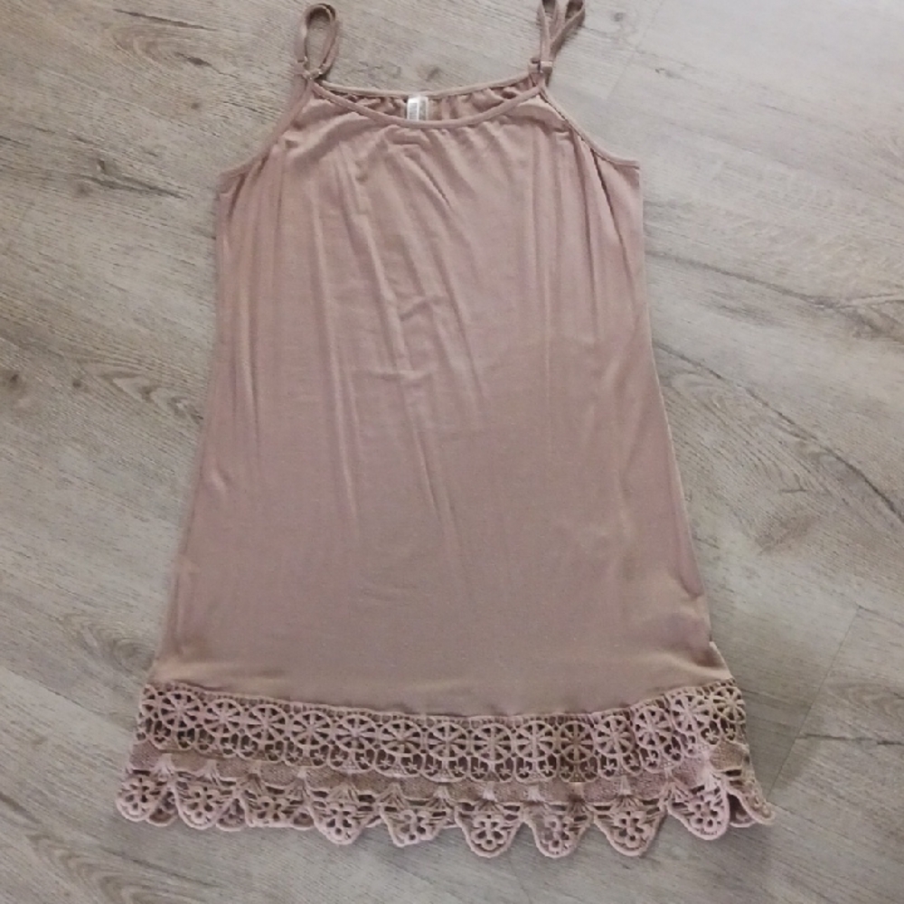 EUC Monoreno Taupe Camisole with Lace Trim Size M